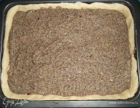 Выложить в форму крем.