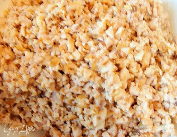 Измельчить в блендере или пропустить через мясорубку.