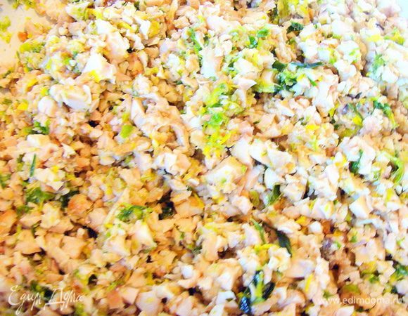 И смешать с молокой. Фарш готов.