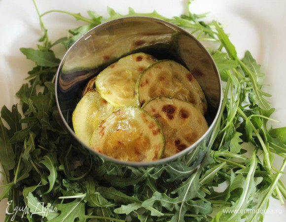 Если вам овощи и кажутся суховатыми, полейте их дополнительно оливковым маслом.