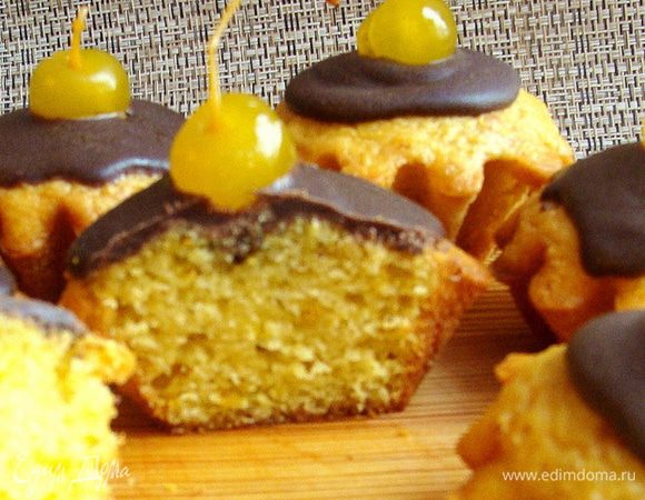 Кексы пышные, немного влажные.