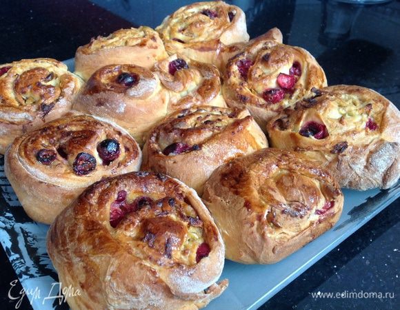 Выпекать в духовке при температуре 180 градусов примерно 25-30 минут.