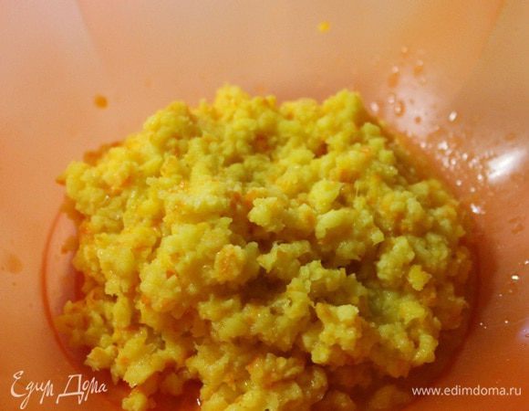 Дать немного остыть, порезать, удалить косточки и перекрутить в мясорубке.