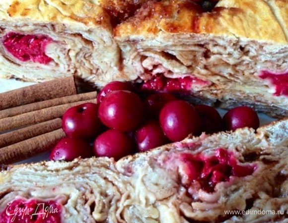 О вкусе.... 
Очень вкусно! Карамельная корочка, разделяющиеся слои, сочная, влажная, ароматнейшая коричная начинка!! Моя мама просто балдела!!!
На следующий день из холодильника он мне показался еще вкуснее!!
Угощайтесь!!