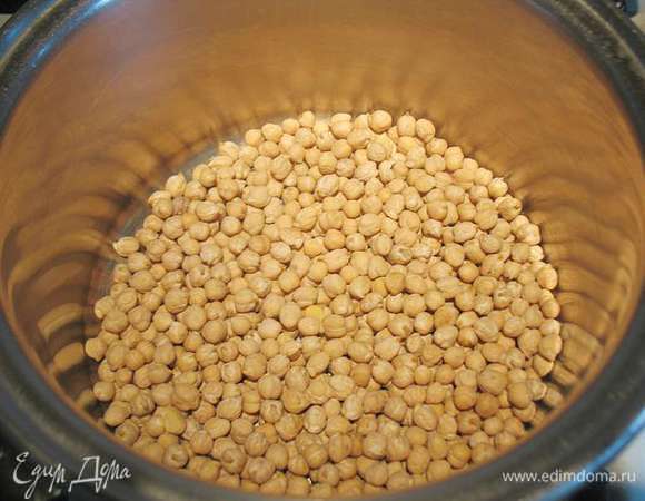 Нут перебрать и промыть. 