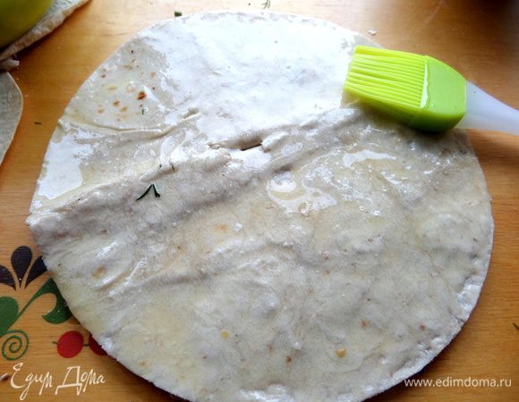 Чтобы смазать верхнюю крышку хачапури.