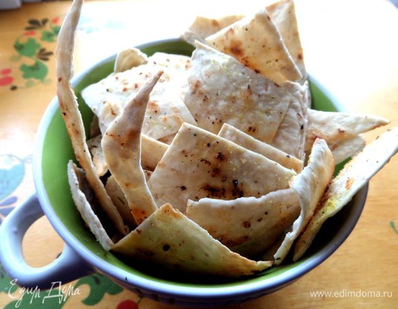 Подробный рецепт чипсов можно посмотреть здесь: http://www.edimdoma.ru/retsepty/65095-chipsy-iz-lavasha-k-postnomu-gribnomu-supchiku