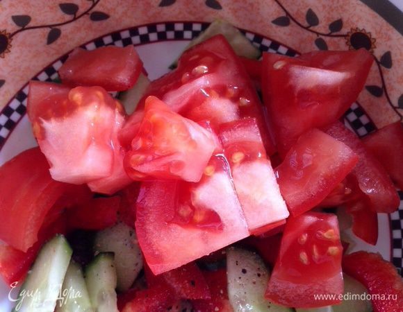 Помидоры дольками.