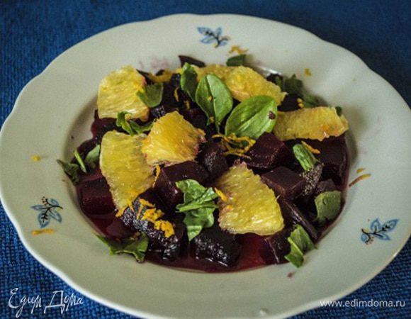 Смешать свеклу и апельсин, обязательно дать настояться салатику в холодильнике.
