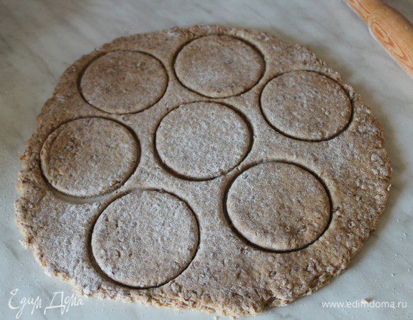 Вырезать круги (или любые другие фигуры).