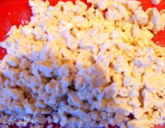 Потом порубить мелко, это очень легко сделать просто ножом.