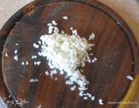 а сердцевины мелким кубиком.