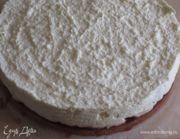 Поставить торт в холодильник на 5-6 часов. Аккуратно снять разъёмную форму.