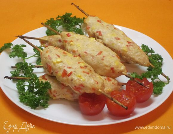 Запекать в духовке 30 минут при 180 С. Готовый кебаб подавать горячим со свежими овощами, украсив петрушкой.