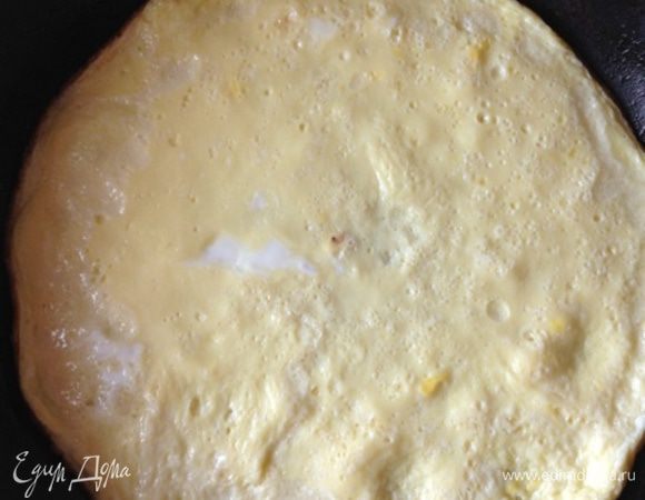 И поджарим на смазанной маслом сковороде до готовности. 