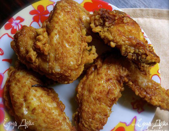 А еще недавно опять готовила очень вкусные крылышки от Вики. Все любители куриных крылышек оценят! http://www.edimdoma.ru/retsepty/51620-kurinye-krylyshki-uletnye