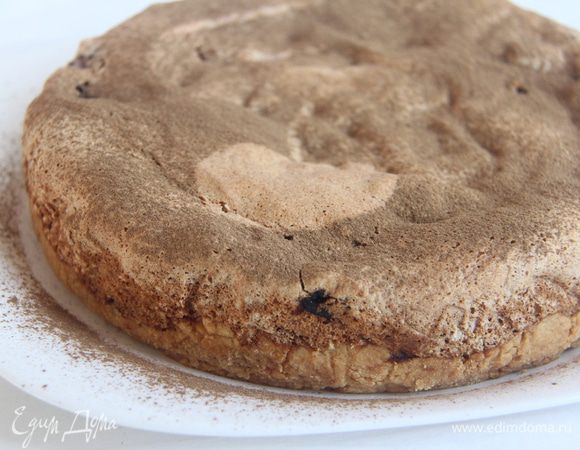 Выпекать при 160*С примерно 40 минут (ориентируйтесь по своей духовке!). Дать пирогу остыть. По желанию присыпать сверху молотой корицей.