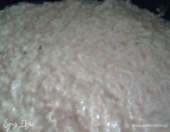 Форму смазать растительным маслом, вылить тесто.