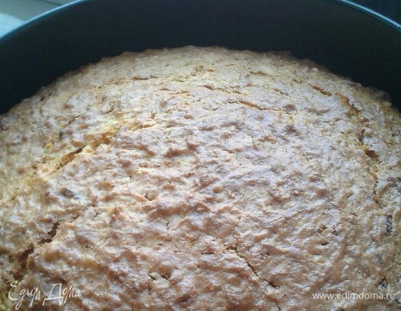 Готовность торта, проверяем деревянной  шпажкой, если сухая, достаем из духовки, 