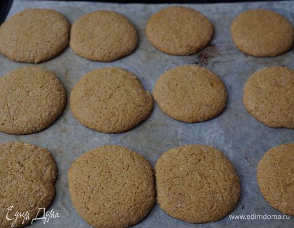 Выпекаем минут 11-13 до золотистого цвета, на решетке они остынут и затвердеют.