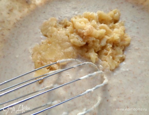 Вмешать в тесто.