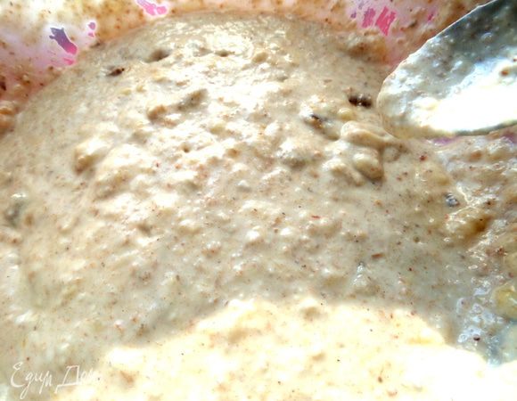 Тесто как на обычные оладьи,медленно сваливается с ложки!