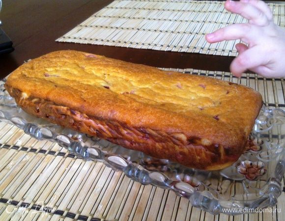 Ну вот и он!!! Готов...и доча уже пытается его пощупать...))) Он получается лишь слегка сладкий и она его с удовольствием кушает на полдник.