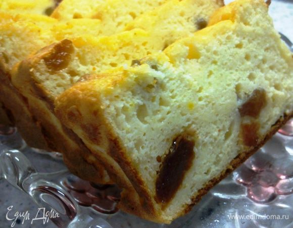 А этот творожник я пекла недавно...он с изюмом и поэтому я добавляла в творог на одну ложку сахара меньше. Приятного аппетита!!!