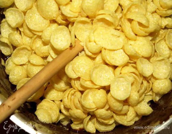 Соединить с кукурузными хлопьями. У меня были со вкусом меда и орех.