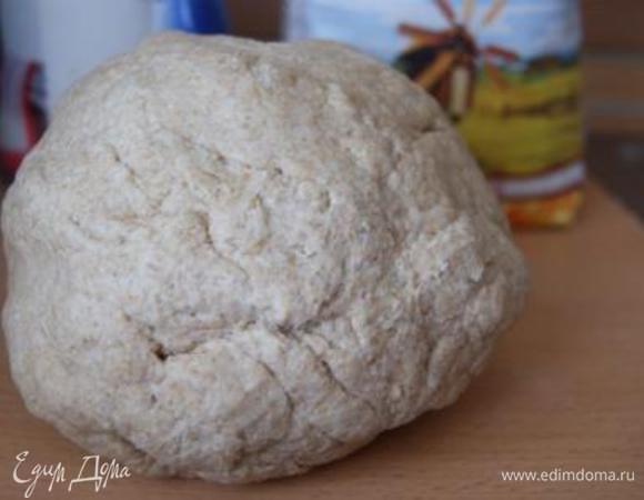 Из теста сформировать шар, оставить при комнатной температуре на 30 минут.