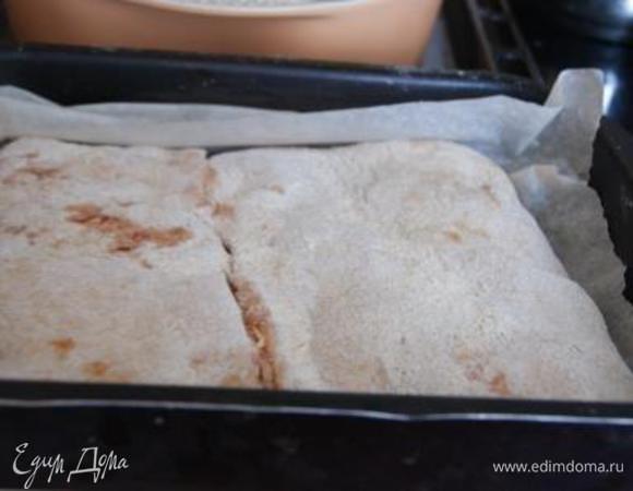 Выложить в форму запекания. Выпекать при 250 гр. 10 мин., затем убавить до 200 гр. и выпекать еще 40 минут.