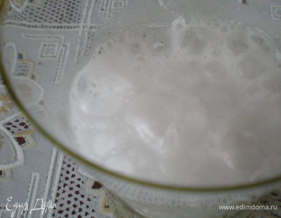 1 чайную ложку соды загасить 1 столовой ложкой 9% уксуса или лимонным соком. 