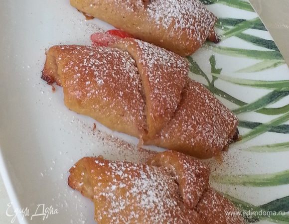 После выпечки, пока горячие, посыпаем сахарной пудрой и корицей...