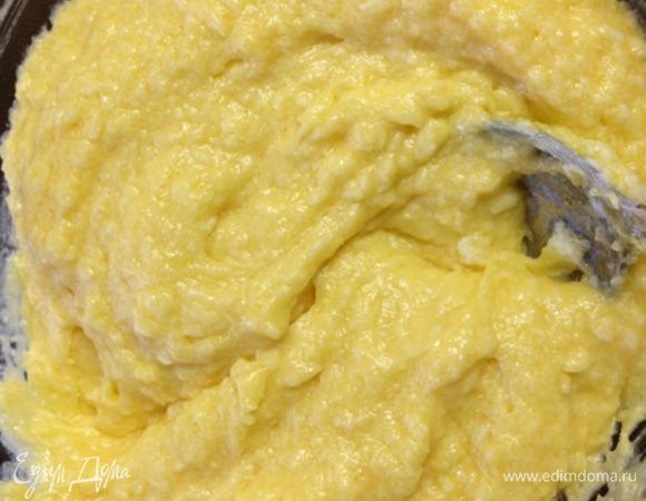 Соединить обе смеси и хорошенько перемешать.