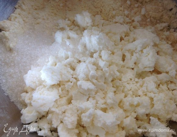 Добавить творог, ванильный сахар...