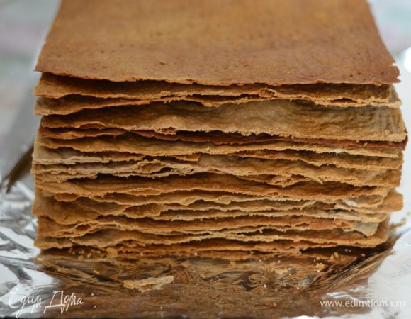 Сразу же горячими вырезать то ли в круглую,то ли в прямоугольную форму, как вам уже больше нравится.