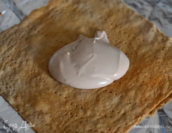 Смазать каждый корж кремом,