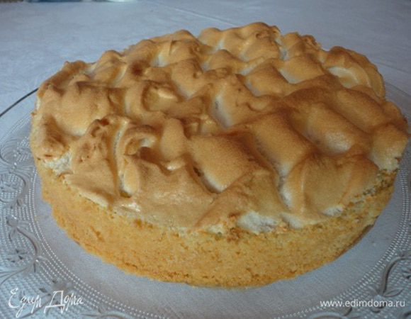 Выпекать 12-15 минут при температуре 180 градусов – пока белки не станут светло-бежевого цвета. Не вынимать из духовки, пока не остынет. 