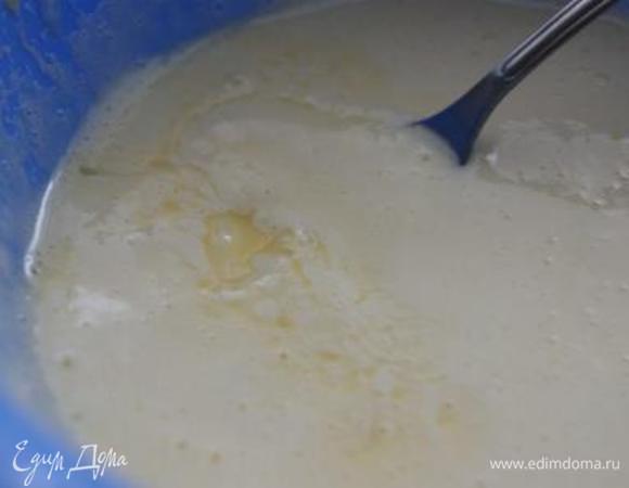 Добавить размягченное сливочное масло, перемешать.