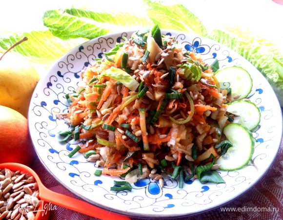 И приглашаем к столу отведать порцию витаминного салатика!!!!!