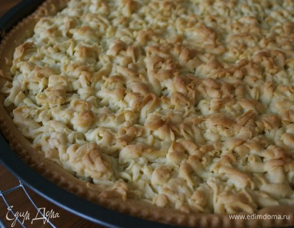 Запекайте 35-40 минут до золотисто-коричневого цвета. Готовый пирог остудите до комнатной температуры.