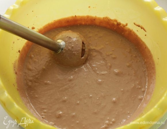 Посолить, поперчить и пюрировать до кремообразной консистенции.