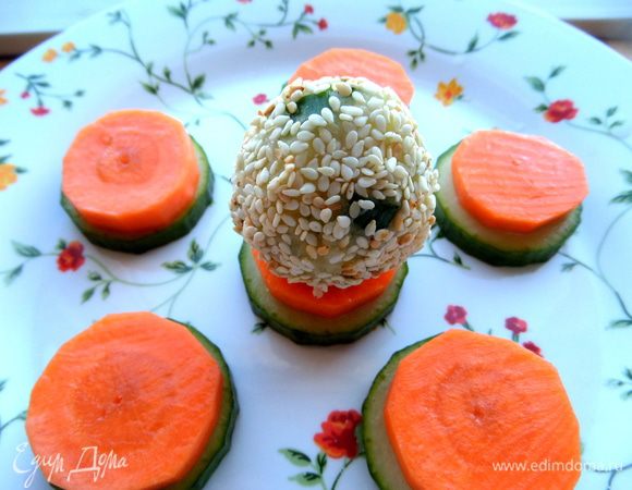 И водружаем на морковный кружок.