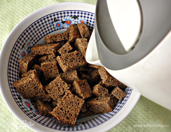 ...и залить небольшим количеством тёплой воды. Оставить для размокания.  