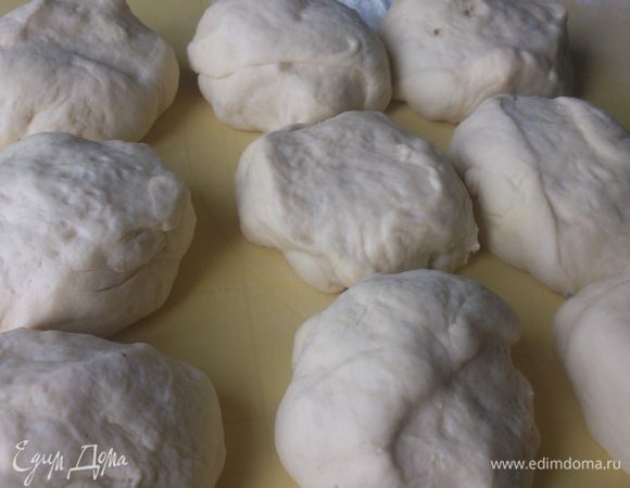 Делим его на 3 равные части. Каждую часть делим еще на 3 равные части. получаем всего 9 шариков