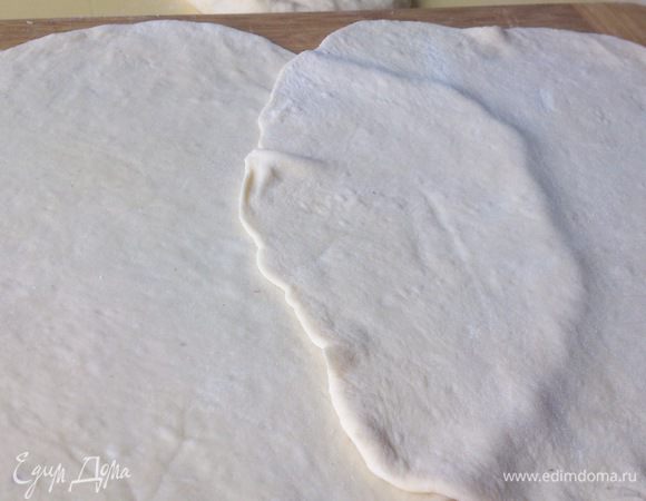 Раскатать три лепешки