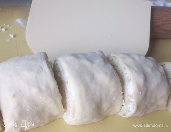 Разрезаем на кусочки около 4 см шириной