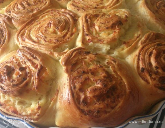 Вынуть из духовки и накрыть полотенцем. Оставить на 10 минут. Это обязательно.