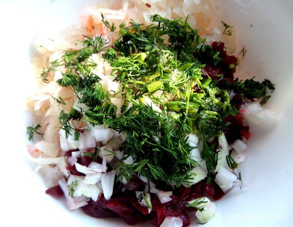 Высыпать к овощам.