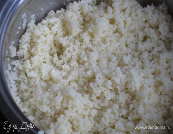 Кускус приготовить согласно инструкции на упаковке.